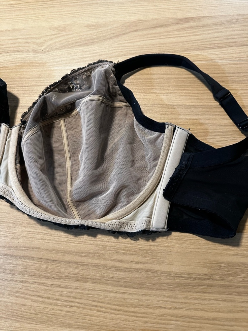 Black Lace Underwire Bra - Picture 3 of 5